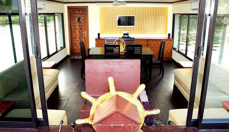 Maanikyam Houseboat, Alleppey 4